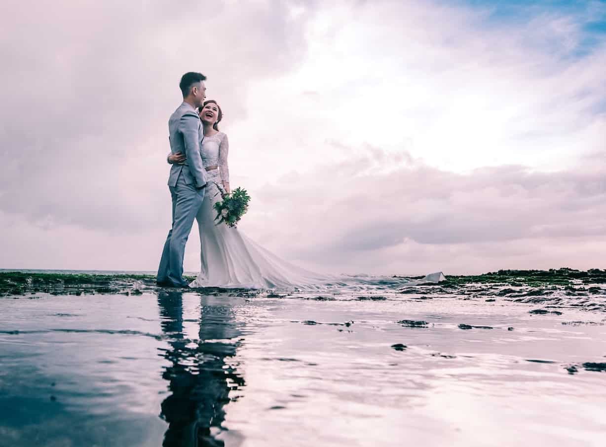 Mariés sur la plage - faire appel à un wedding planner