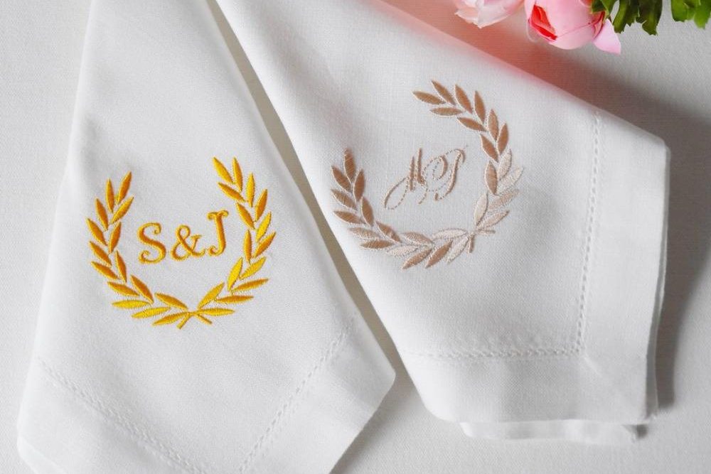 Des serviettes de table personnalisées au nom de vos invités