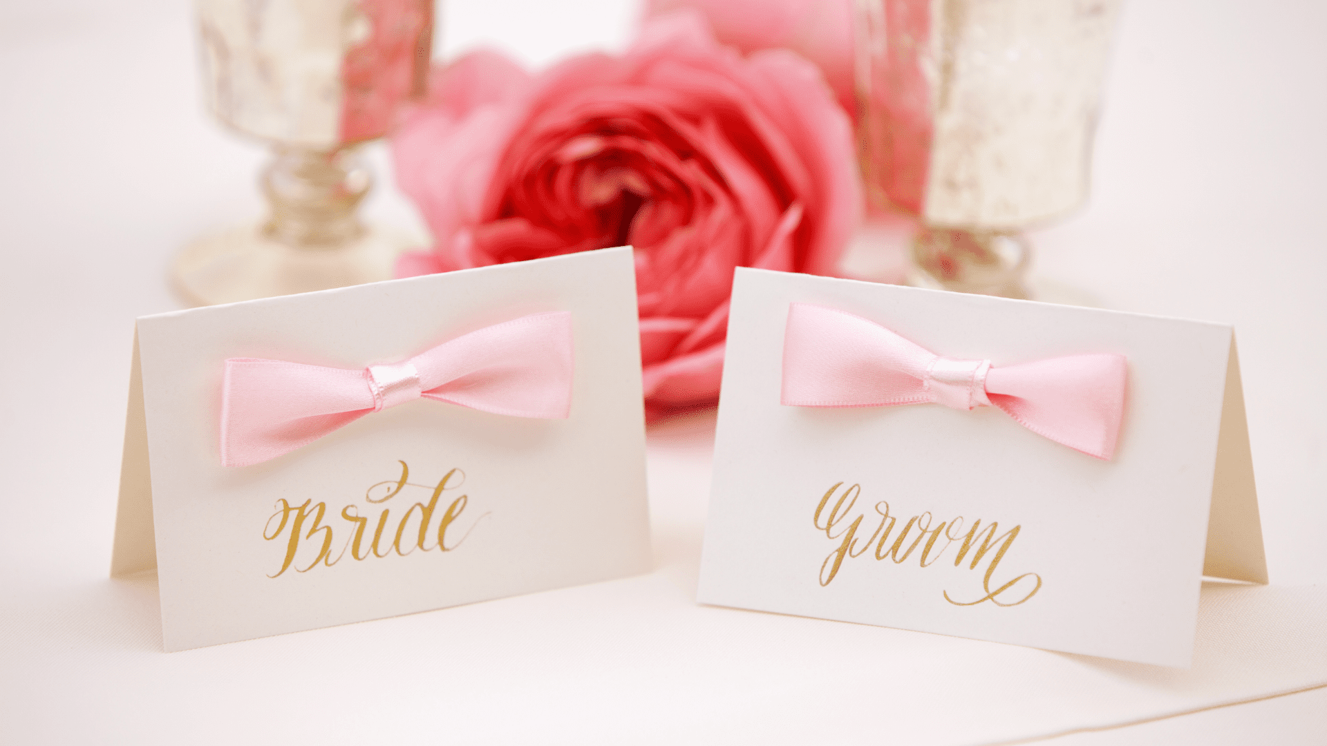 marque place noeud papillon rose