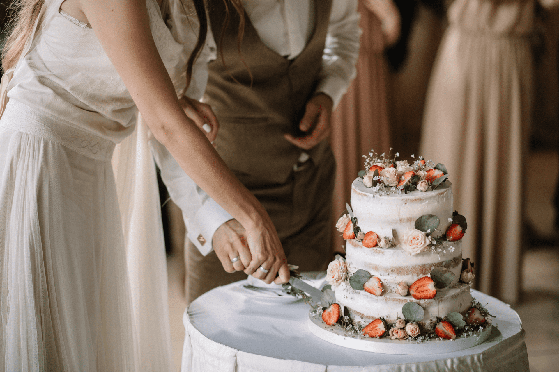 plateaux de petites patisseries pour un mariage