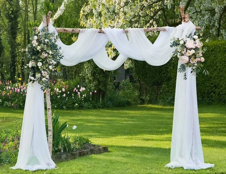 Une arche florale - 20 idées faciles et pas chères pour un mariage qui  change - Elle