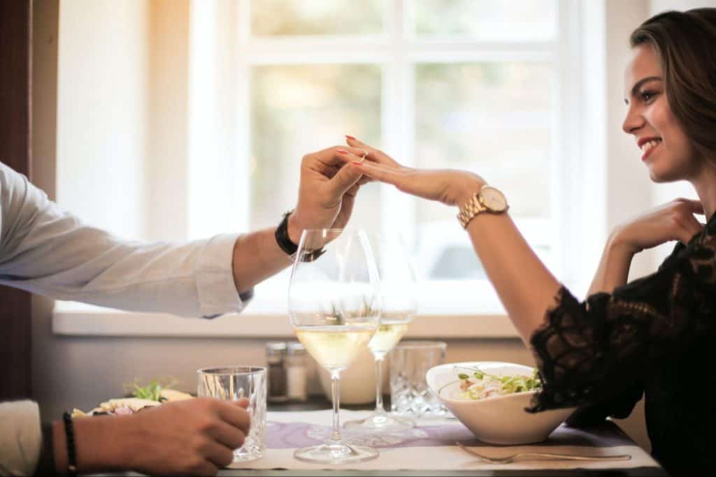 Demande en mariage au restaurant