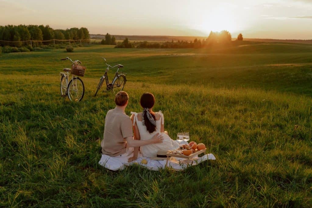 demande en mariage au coucher de soleil