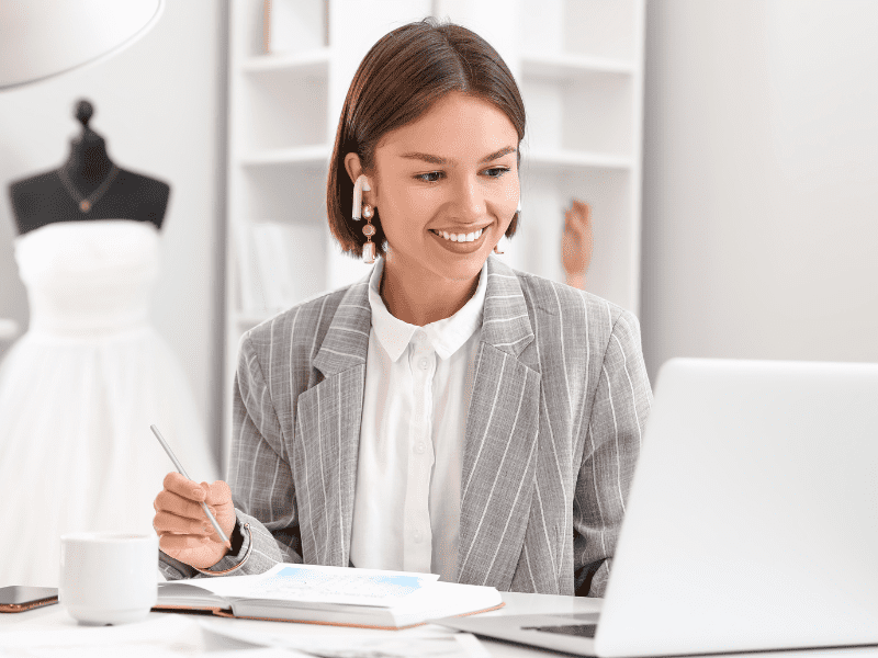Wedding Planner en train de travailler