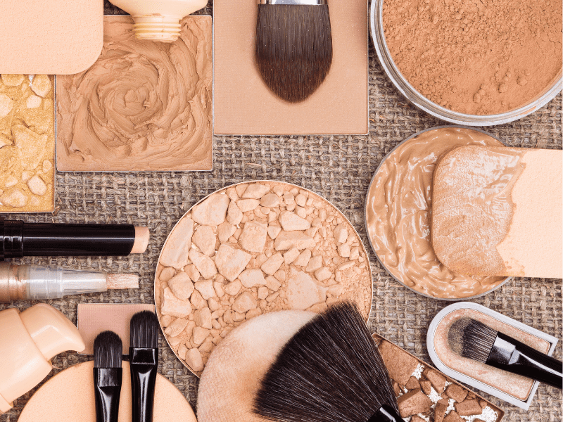 Différents types de maquillage et fond de teint