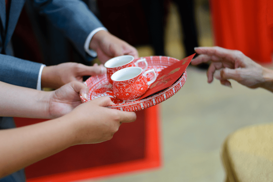 La cérémonie du saké dans un mariage chinois