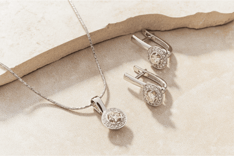 Boutons de manchettes et pendentif en diamant
