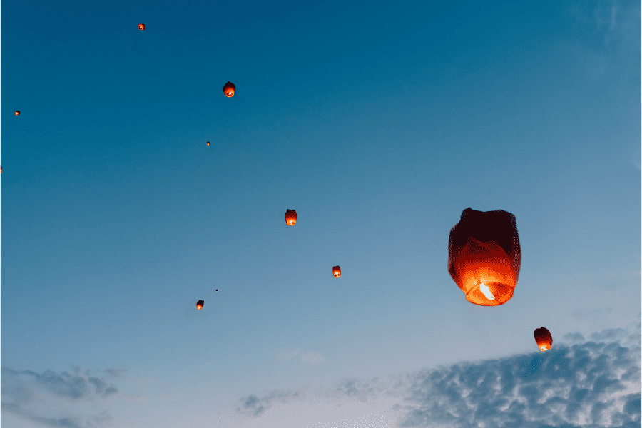 lanternes dans le ciel